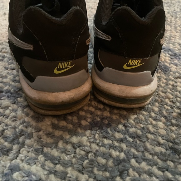 Size 2.5y air max - Picture 6 of 6